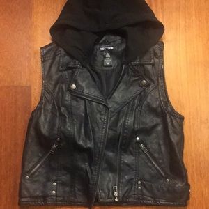 HOT TOPIC Black faux leather vest jacket